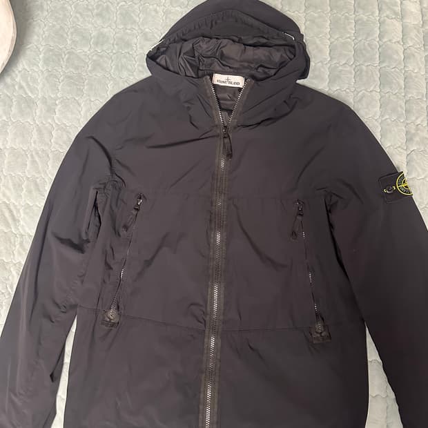 21-22년식 백화점판 스톤아일랜드 스킨터치 바람막이 L