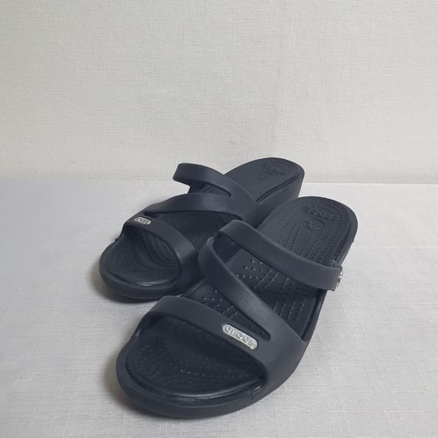 크록스 파트리샤 웨지 블랙 샌들 220mm