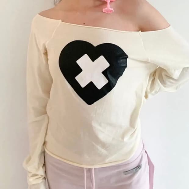 샵페어리 크로스 하트 티셔츠 크림