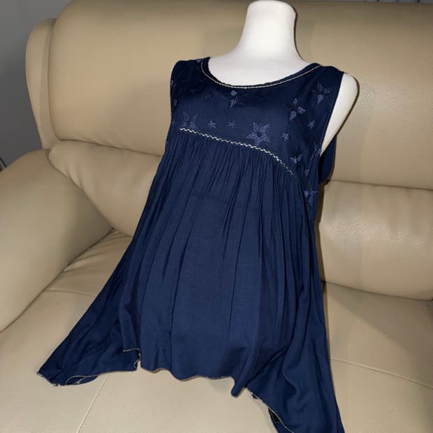 star pattern diagonal line sleeveless 