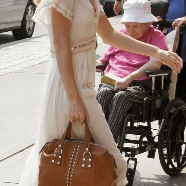 마이클 코어스 빈티지 astor 미디움 스터드 보스턴백 캐멀