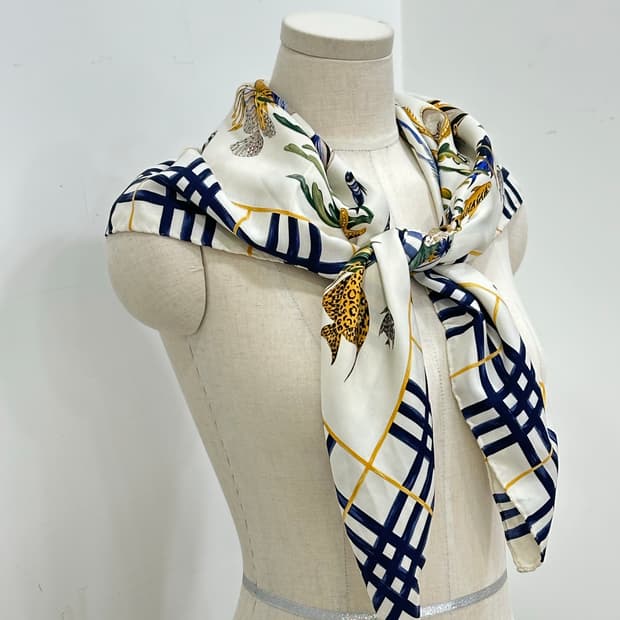 버버리 실크 사각 스카프