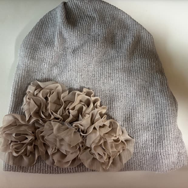 샵페어리 플라워 비니 ruffled bouquet beanie 베이지
