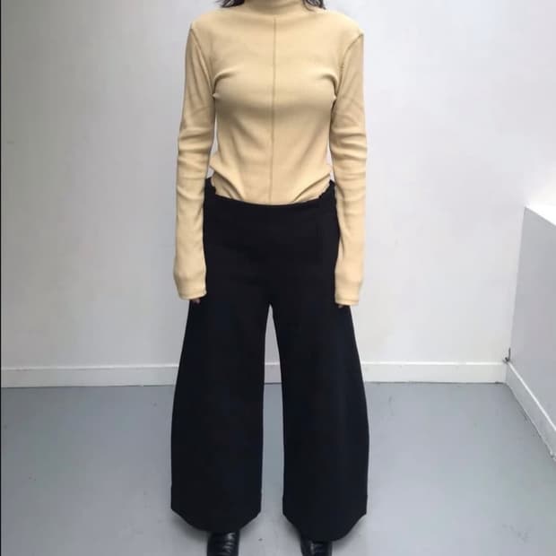 에옹쓰 터틀넥 머스타드 탑