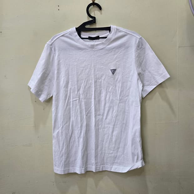 [M] 게스 미니 로고 반팔 티셔츠 (화이트)