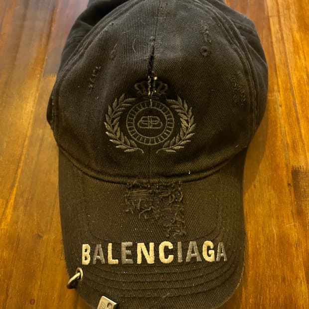 Balenciaga 피어싱 볼캡
