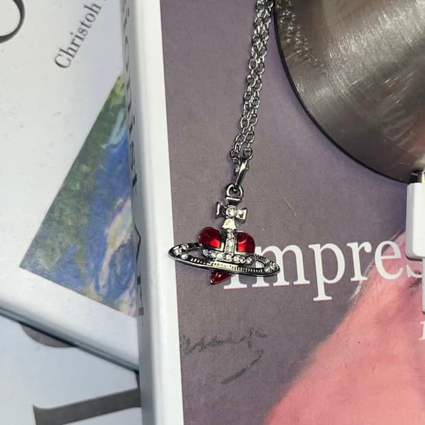 비비안웨스트우드 디아망떼 레드 목걸이