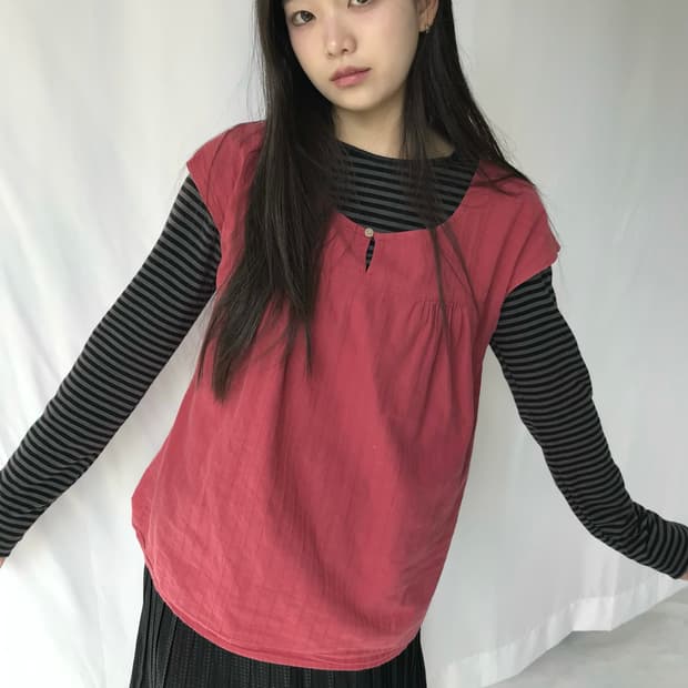 소프트 레드 버튼 블라우스 