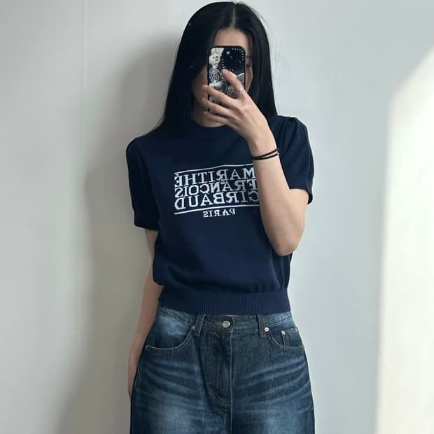 마리떼 프링소와 저버 박스로고 네이비 반팔 니트