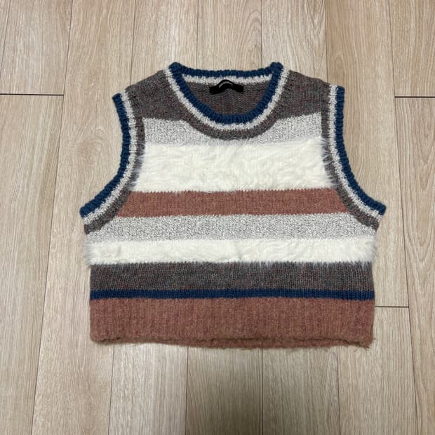 다이애그널 믹스드 스트라이프 니트 베스트