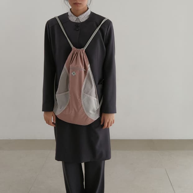 노컨텐츠 메모리 캐주얼백 핑크