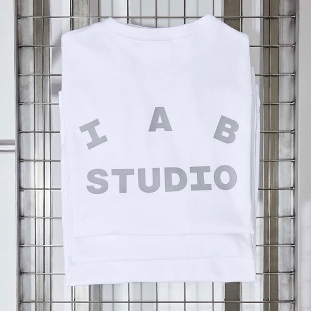 아이앱 스튜디오 아이앱 롱슬리브 화이트 - 26SS