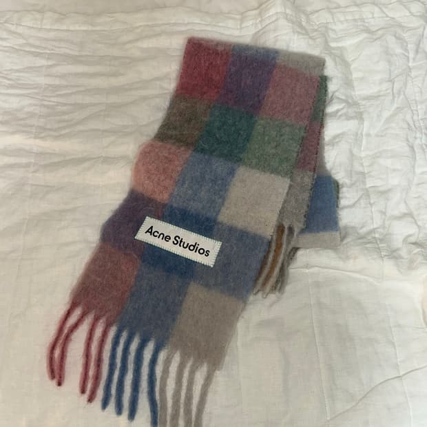 아크네스튜디오 모헤어 머플러 핑크