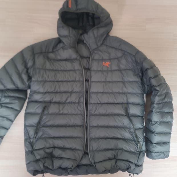 아크테릭스 세륨 후디 포리지 2XL 팝니다