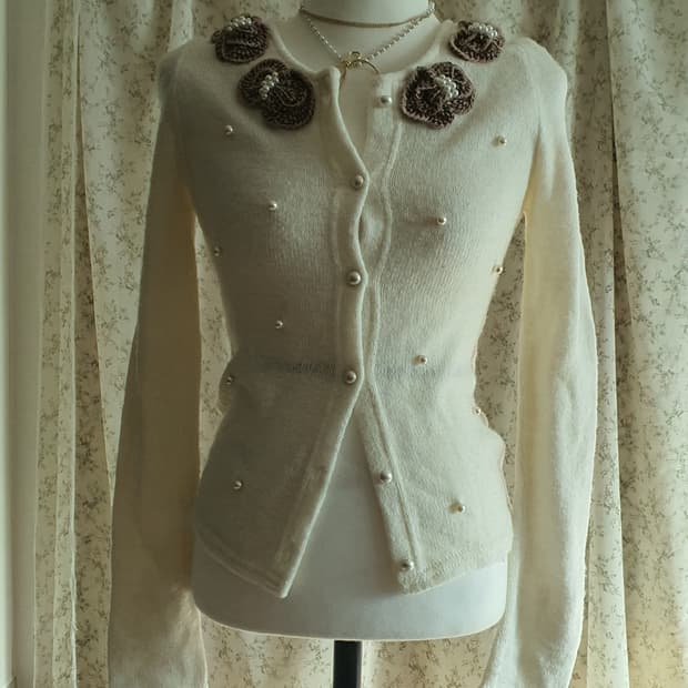 [빈티지] 아이보리 진주 꽃 장식 가디건