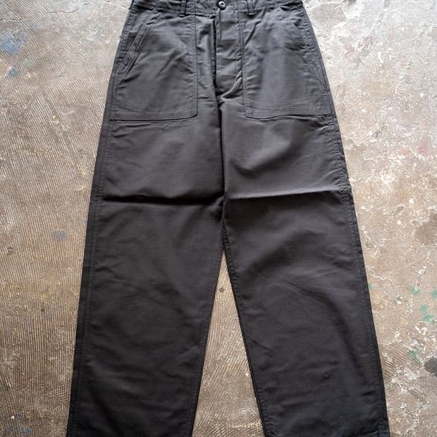 시오타 수빈코튼 백사틴 베이커팬츠