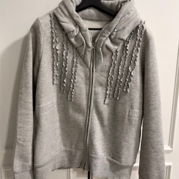 Ruffle grey hood zipup