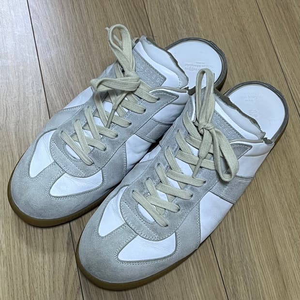 마르지엘라 독일군 컷아웃 뮬 스니커즈 41(260)