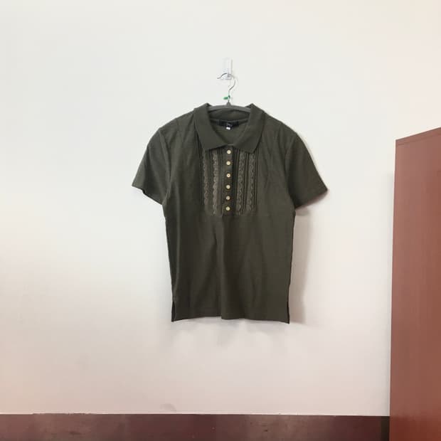 vintage wooden button top 