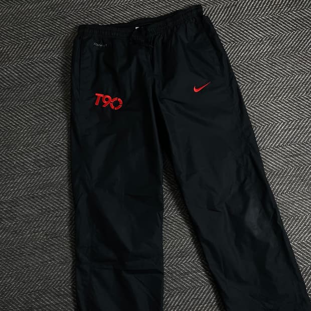나이키 스톰핏 토탈 90 우븐 와이드 트랙팬츠y 3181