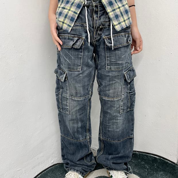 데님 워싱 절개 디테일 포켓 카고 팬츠