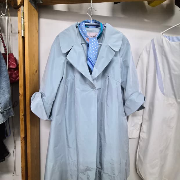 손정완 샤이니 바스락  블루 트렌치 코트