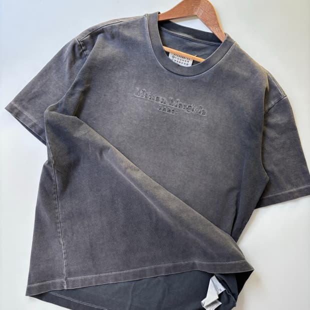 MM6 메종 마르지엘라 차콜 반팔 티셔츠