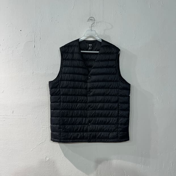 유니클로 경량패딩조끼 XL