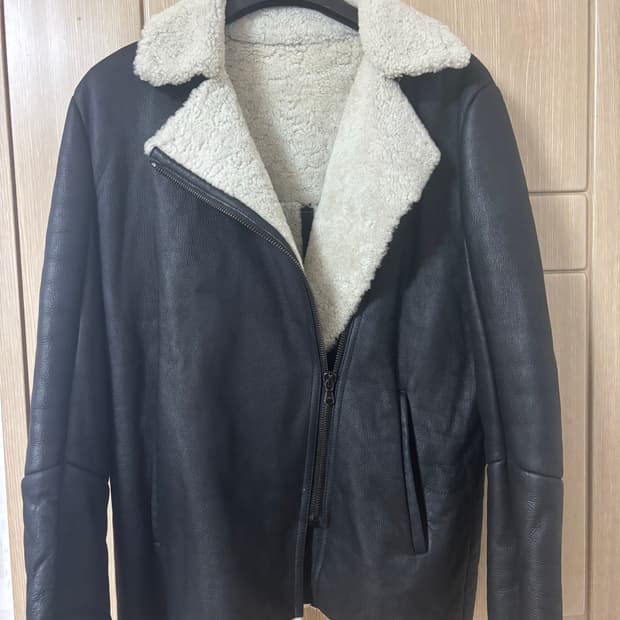 비이커 블랙 무스탕 가죽 자켓