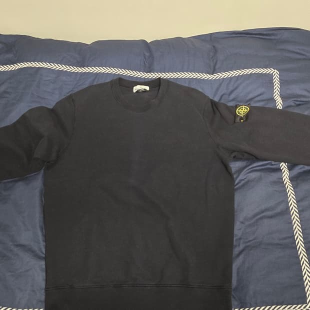 스톤아일랜드 네이비 맨투맨