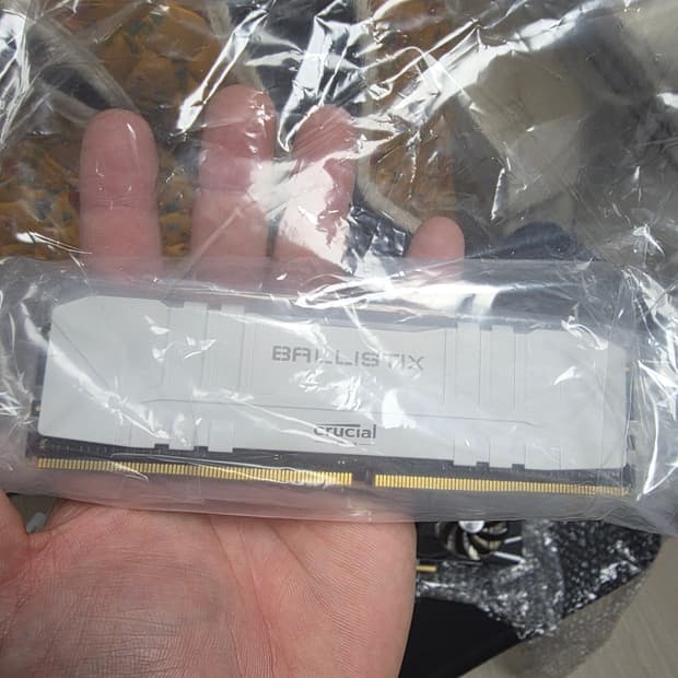 마이크론 Crucial Ballistix DDR4-3600 (8gbx2)