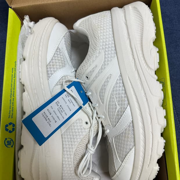 새상품 풀박스 호카x 엔지니어드 가먼츠 본디 B 화이트 280