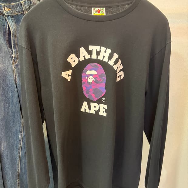 베이프 컬러 카모 컬리지 롱슬리브 블랙 퍼플