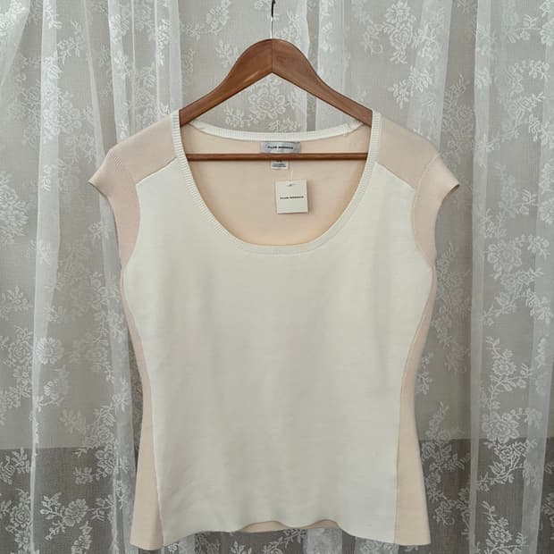 L) 새상품 클럽모나코 슬리브리스 니트 탑