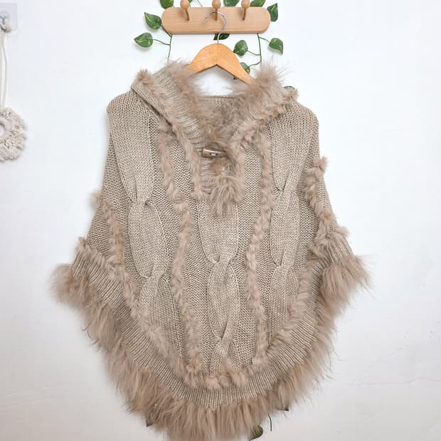 여리 퍼 트리밍 케이프 니트