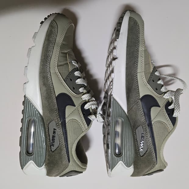 나이키 에어맥스 90 뉴트럴 올리브 미디움 올리브