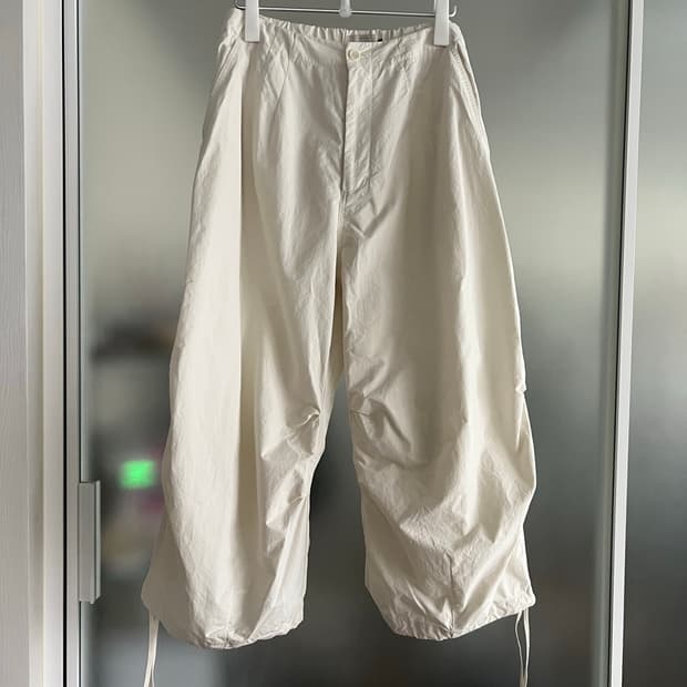 AMOMENTO DRAWSTRING CAPRI PANTS