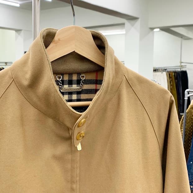버버리 베이지 울 바라쿠타 해링턴 자켓
