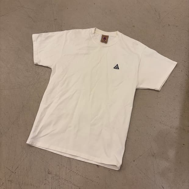 나이키acg 스몰로고 반팔티