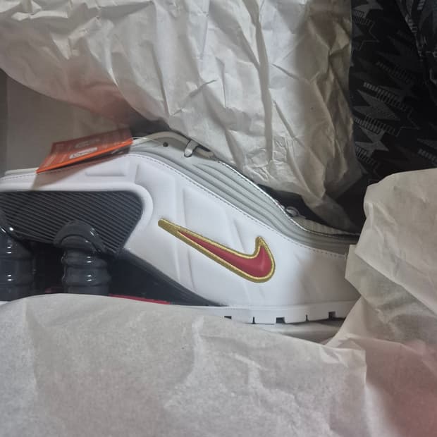 나이키 마틴 로즈샥스 mr4 화이트앤 바시티 레드