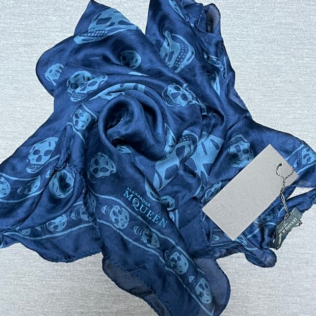 @새상품@ 알렉산더 맥퀸 스컬 실크 스카프
