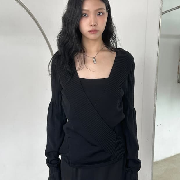 발리 레이어드 브이넥 니트