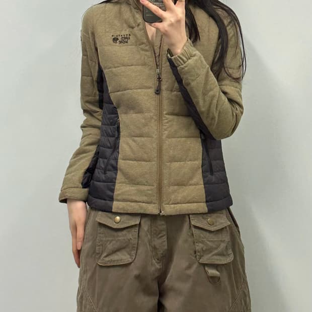 마운틴하드웨어 카키 경량 패딩