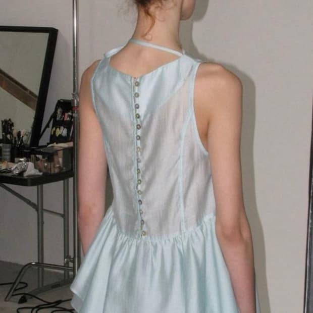 파르티멘토 우먼 타이넥 프릴 블라우스 스카이