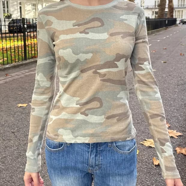 브랜디멜빌 카모 티셔츠 구해요!!!