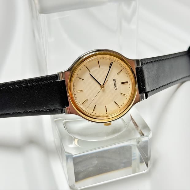 80's90's 빈티지 세이코 미니멀 기요셰 샴페인 골드 워치