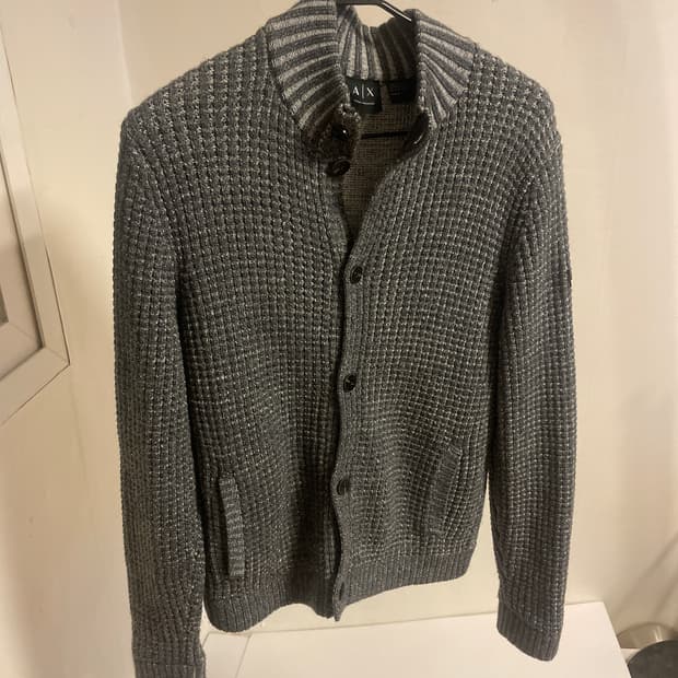 Armani Exchange 버튼 니트 자켓