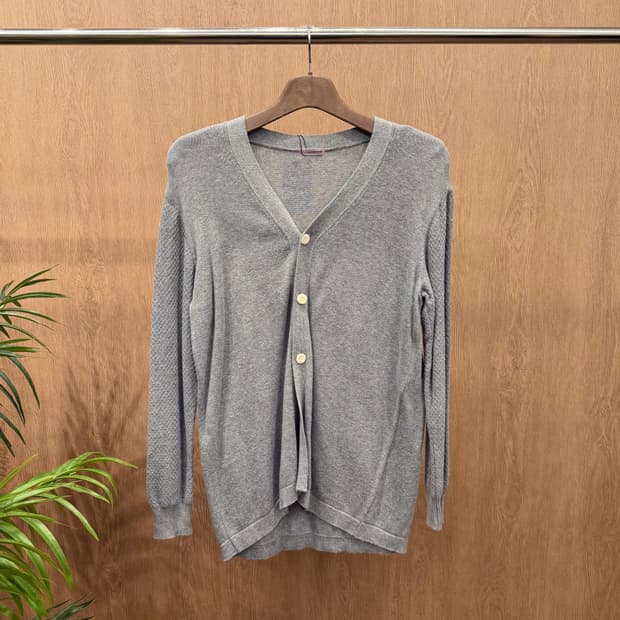 언더커버 브이넥 니트 가디건 슬리브 다이아 텍스쳐 배색 디테일 그레이