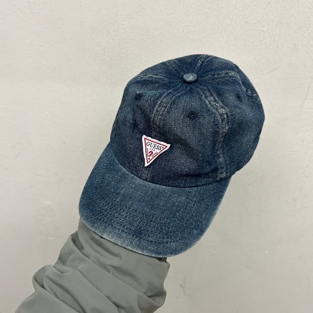 게스 데님 볼캡 모자