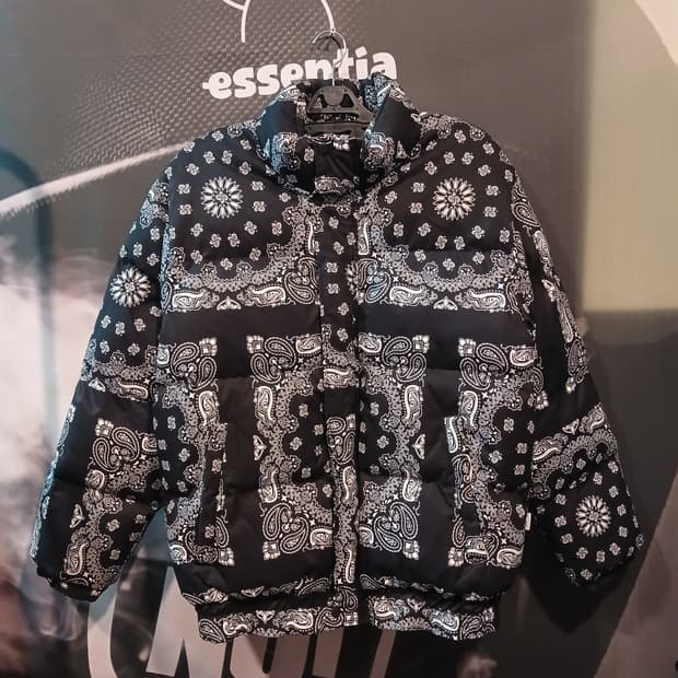 트리플 페이즐리 숏패딩